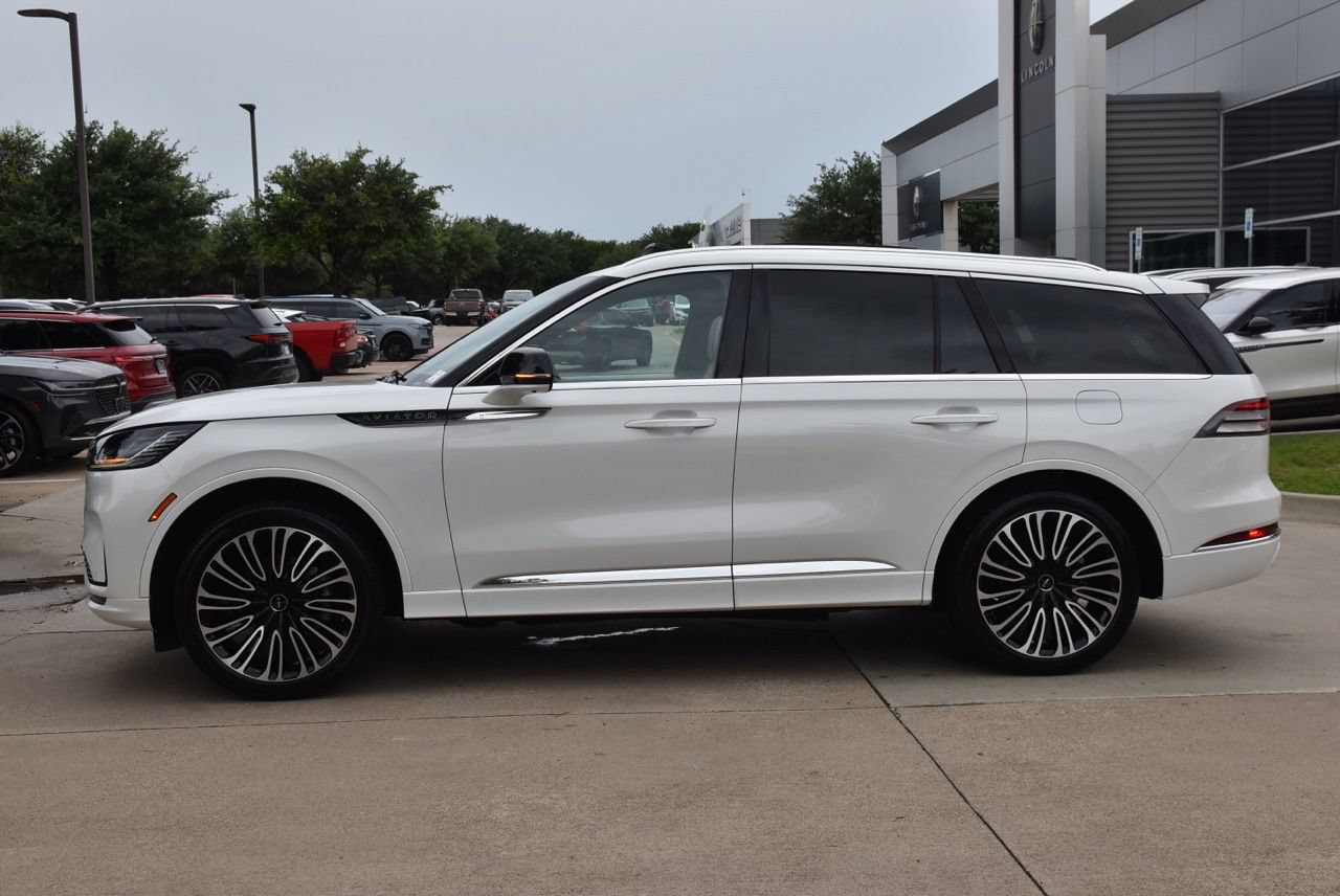 Used 2025 Lincoln Aviator Black Label AWD/4WD image 12