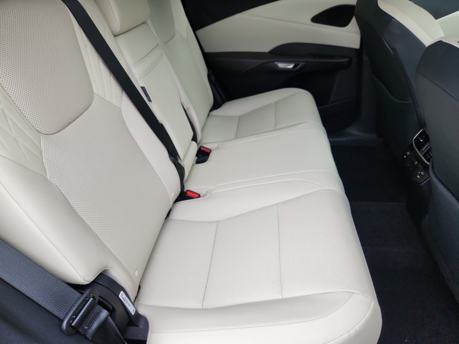 Used 2024 Lexus RX 350h w/ Convenience Package AWD/4WD image 30