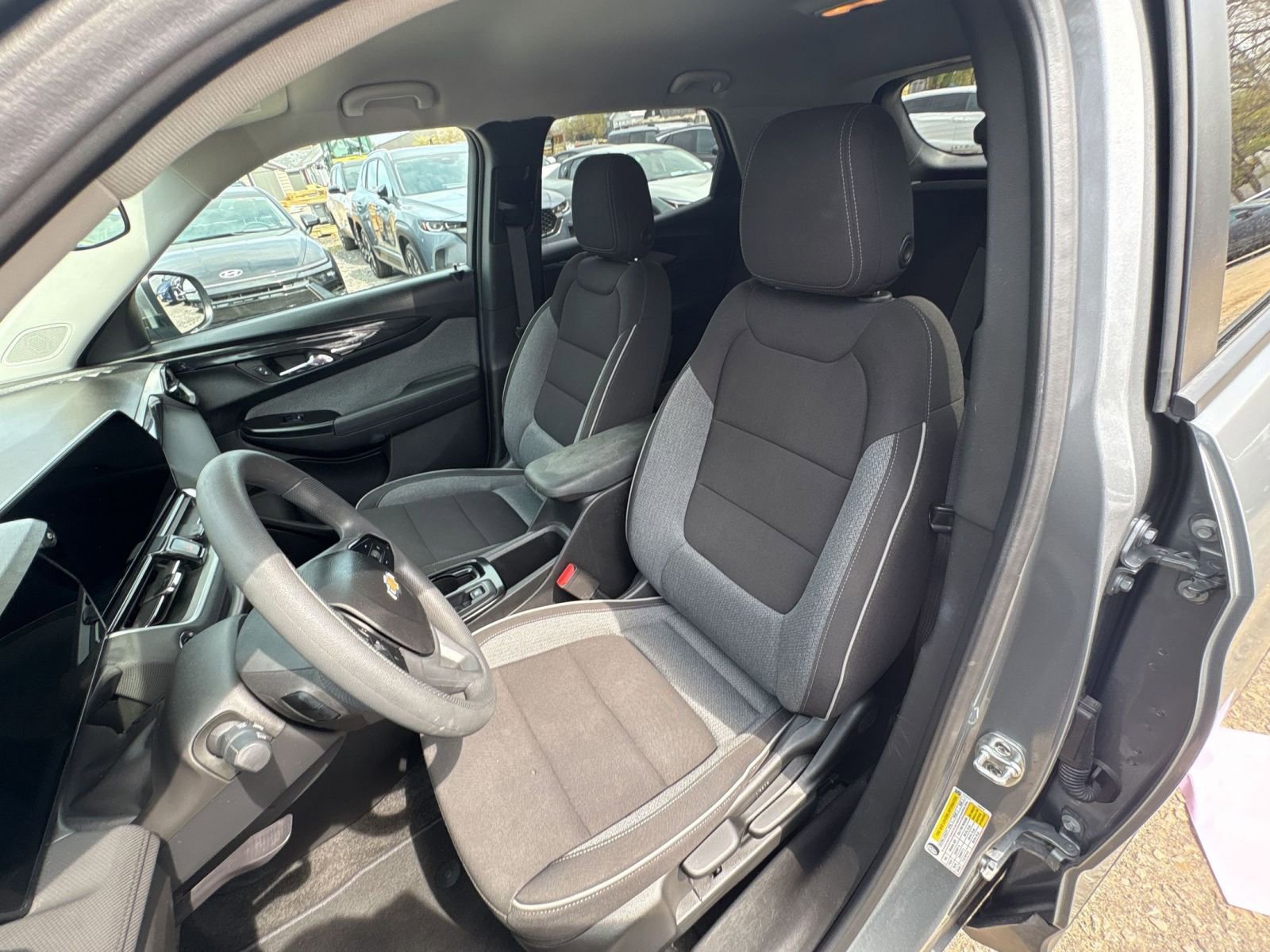 Used 2025 Chevrolet TrailBlazer LT FWD image 9