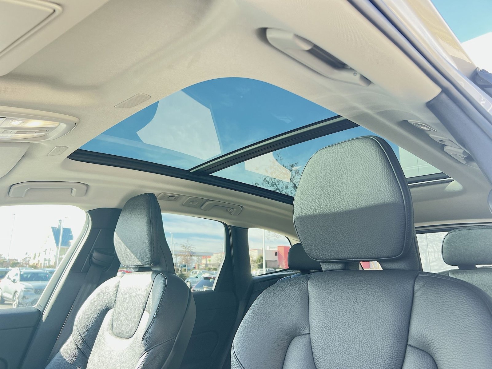 Used 2023 Volvo XC60 B5 Plus w/ Protection Package Premier image 24