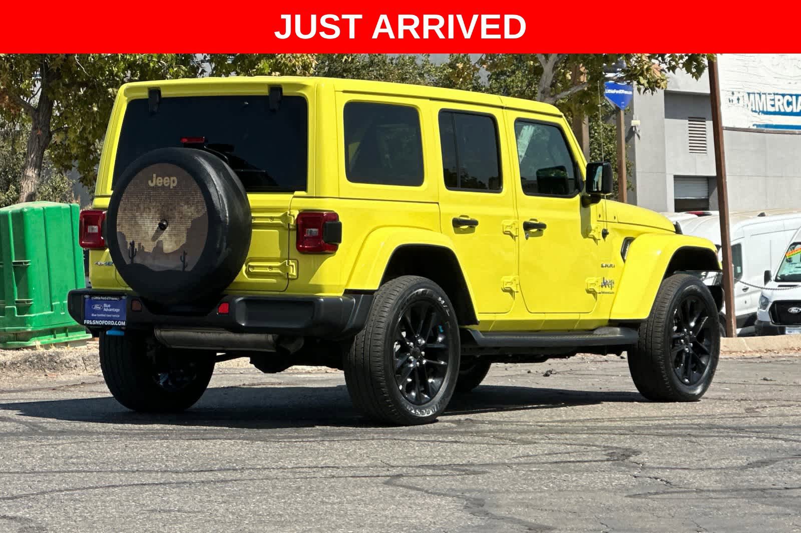 Used 2023 Jeep Wrangler Unlimited Sahara AWD/4WD image 2
