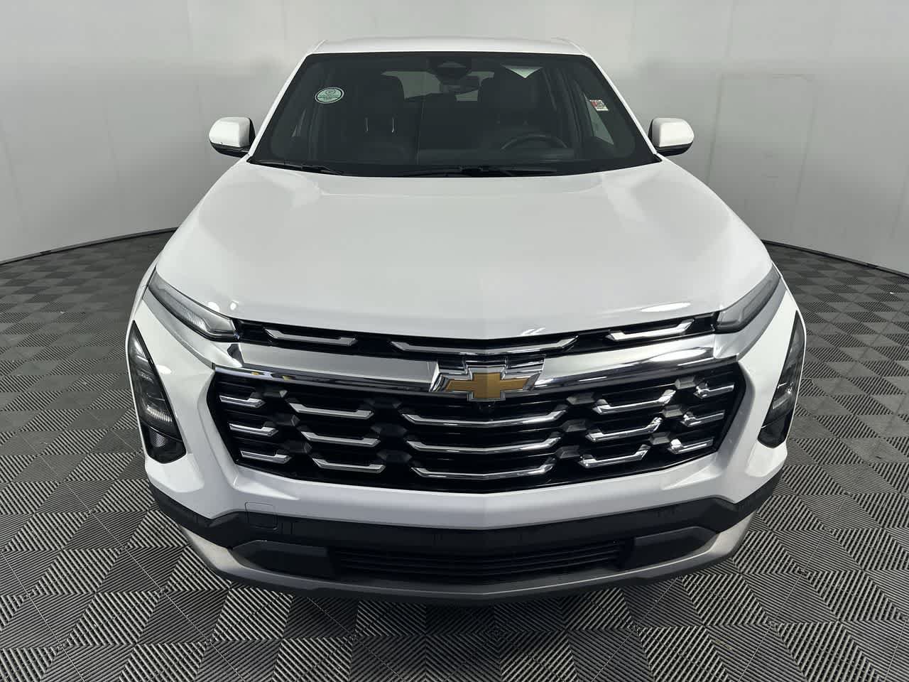 Used 2026 Chevrolet Equinox LT w/ Convenience Package II FWD image 3