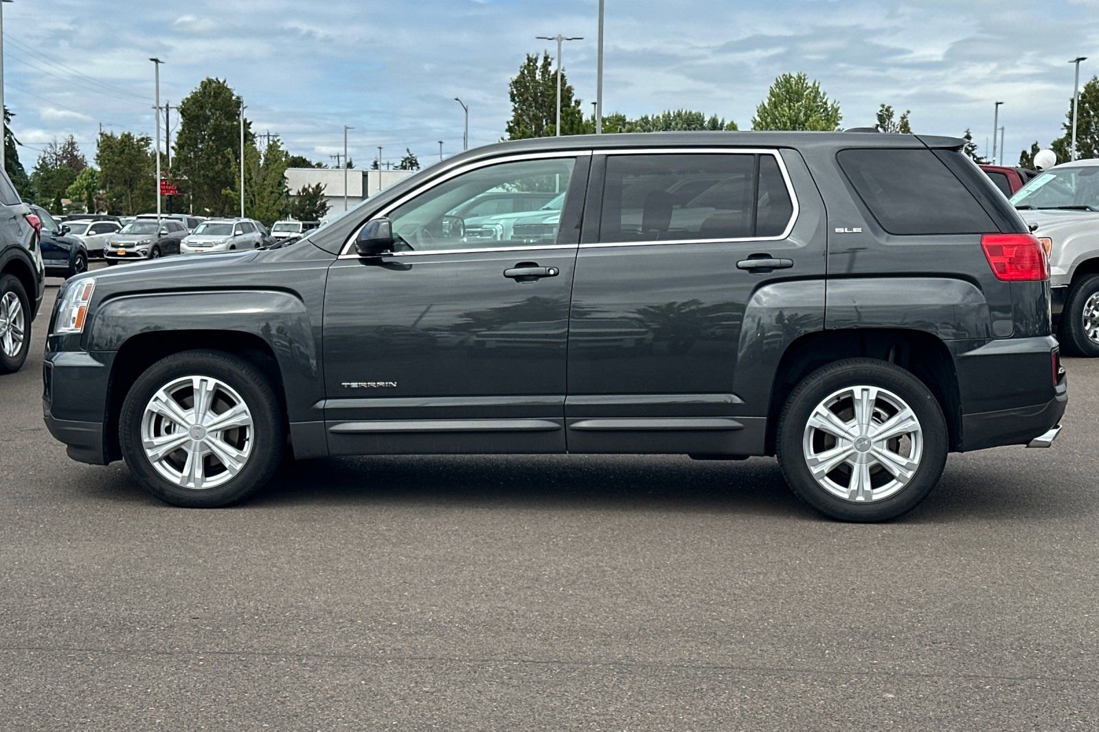 Used 2017 GMC Terrain SLE AWD/4WD image 7