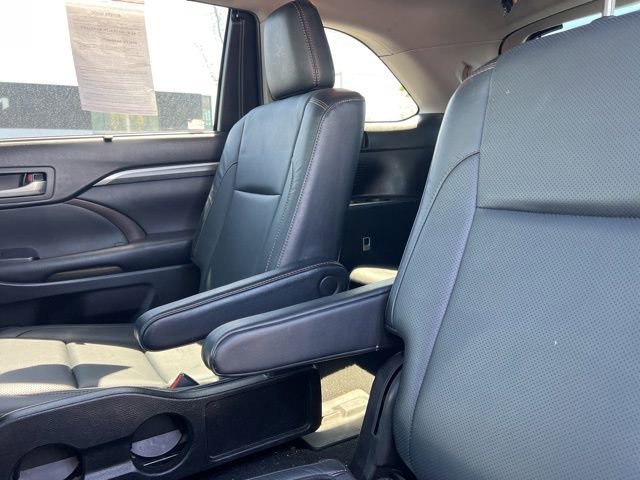 Used 2019 Toyota Highlander Limited image 32