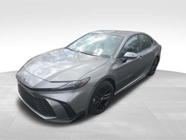 Used 2025 Toyota Camry SE image 2