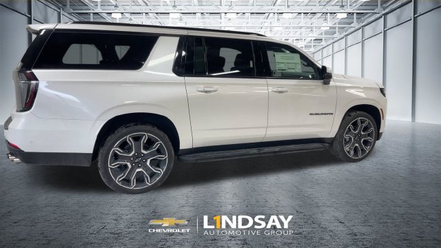 Used 2025 Chevrolet Suburban RST w/ RST Capability Package AWD/4WD image 2