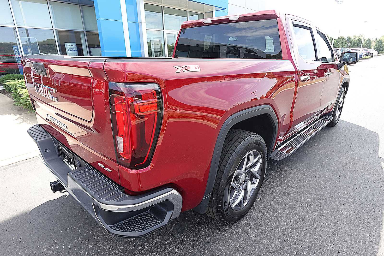 Used 2023 GMC Sierra 1500 SLT w/ SLT Premium Package AWD/4WD image 3