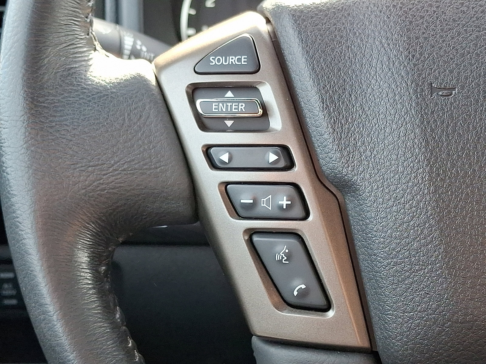 Certified 2024 Nissan Titan SV w/ SV Bronze Edition Package image 24