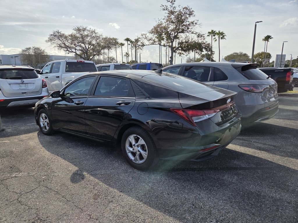 Used 2021 Hyundai Elantra SE image 4