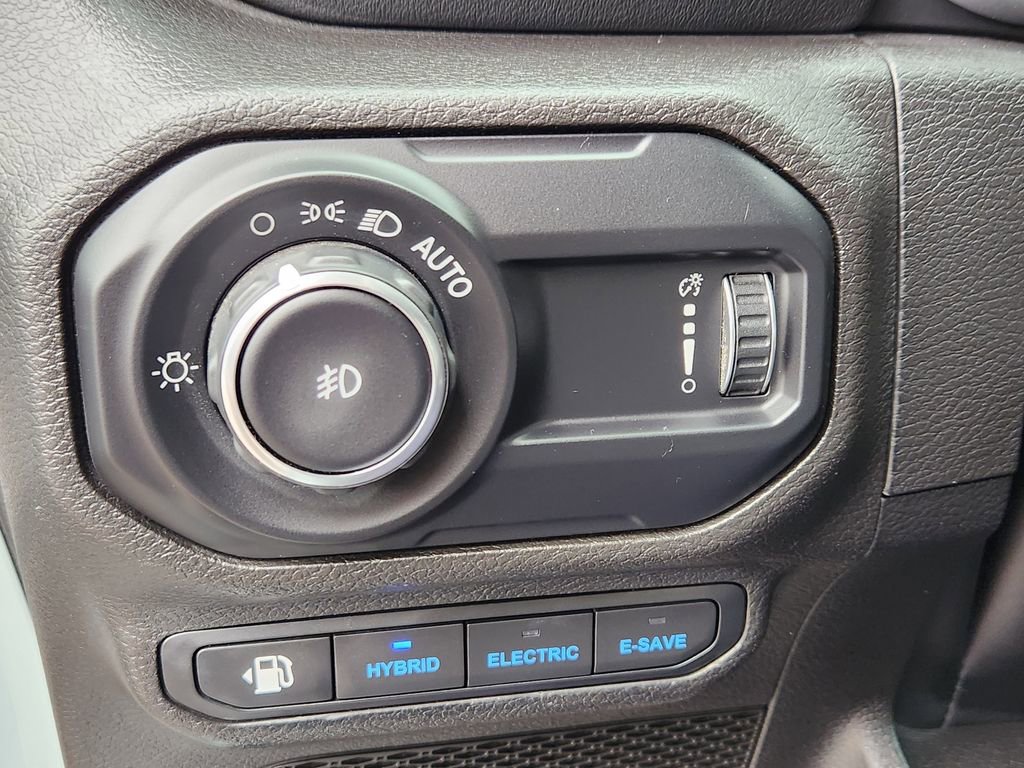 Used 2023 Jeep Wrangler Unlimited Sahara w/ Cold Weather Group AWD/4WD image 13