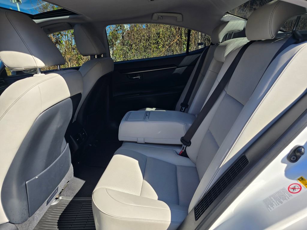 Used 2016 Lexus ES 300h image 47