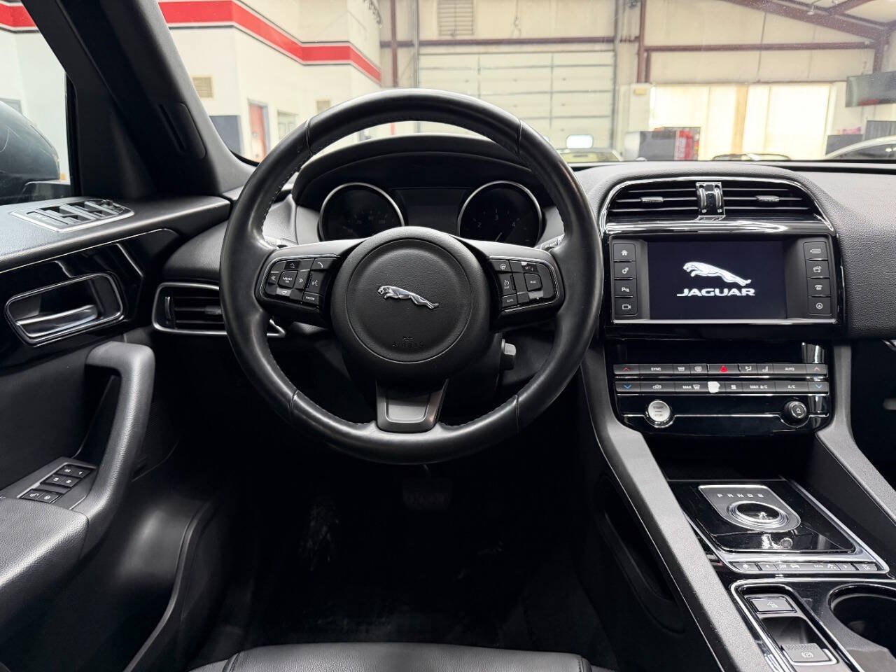 Used 2017 Jaguar F-PACE Premium AWD/4WD image 21
