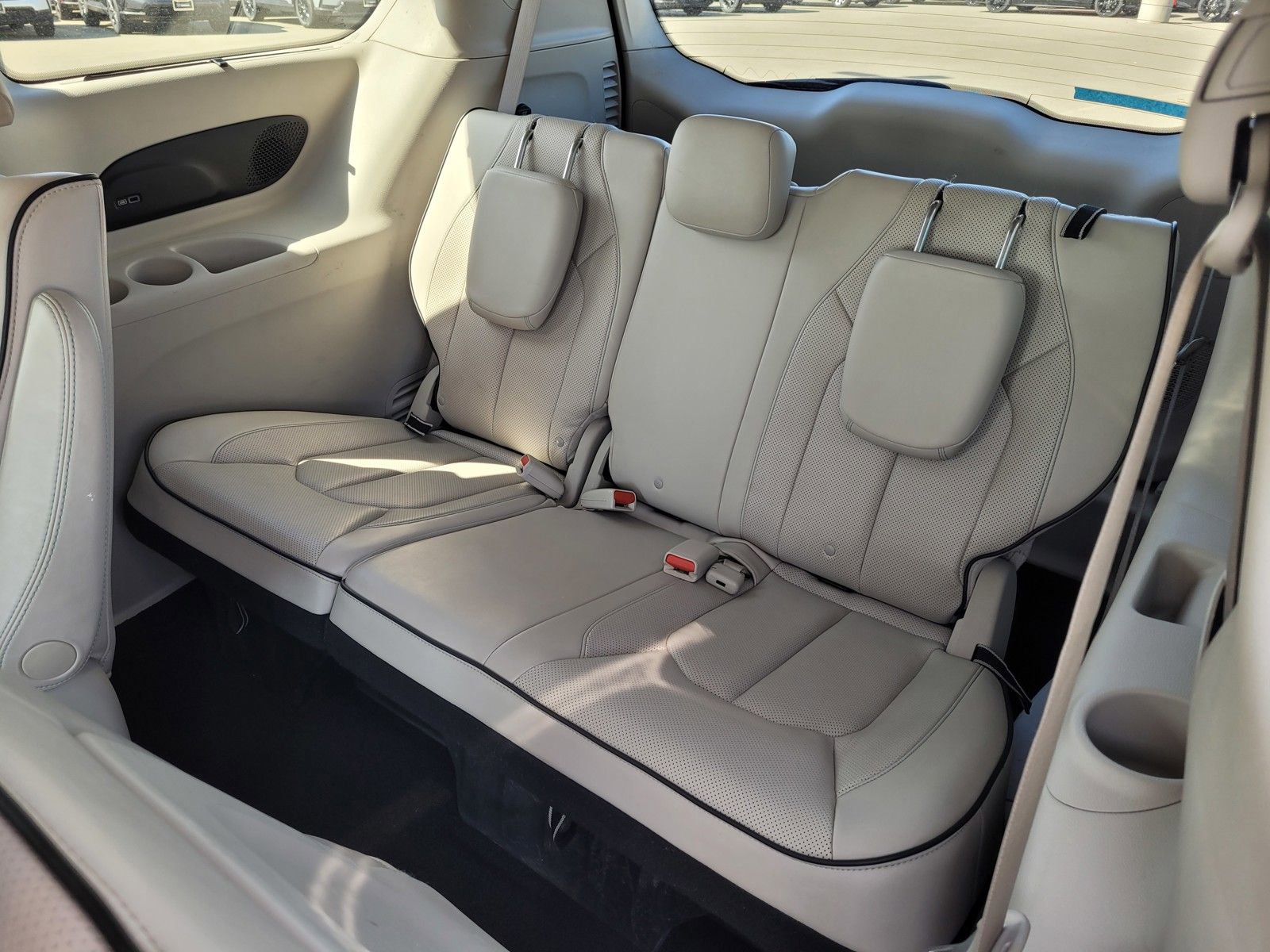 Used 2018 Chrysler Pacifica Limited w/ Advanced Safetytec Group image 13