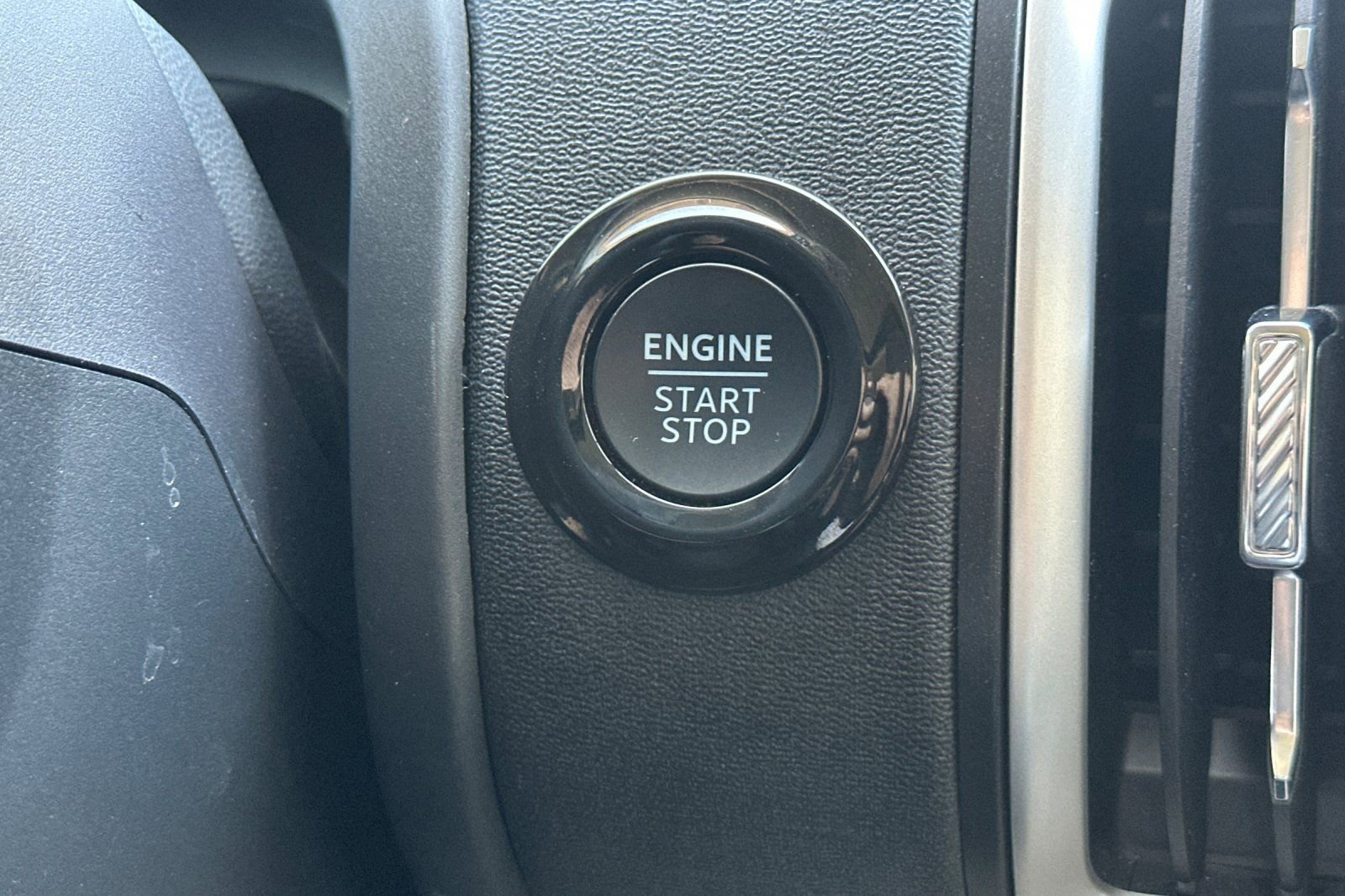 Used 2025 Ford Expedition Active AWD/4WD image 24