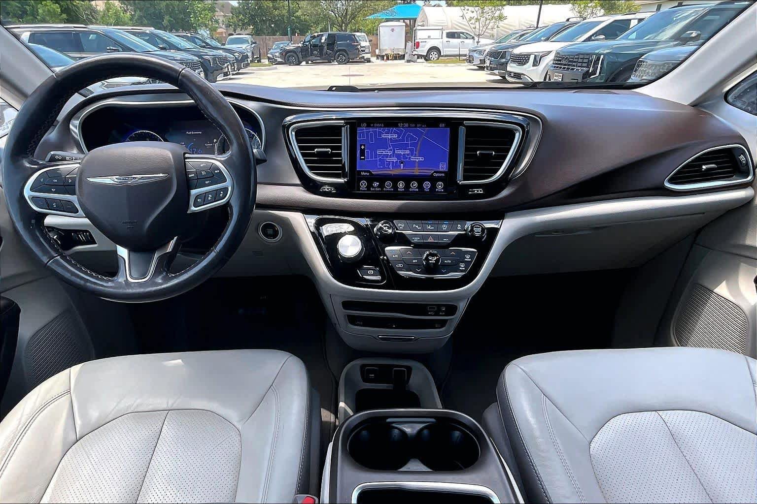 Used 2017 Chrysler Pacifica Touring-L Plus w/ Advanced Safetytec Group FWD image 14