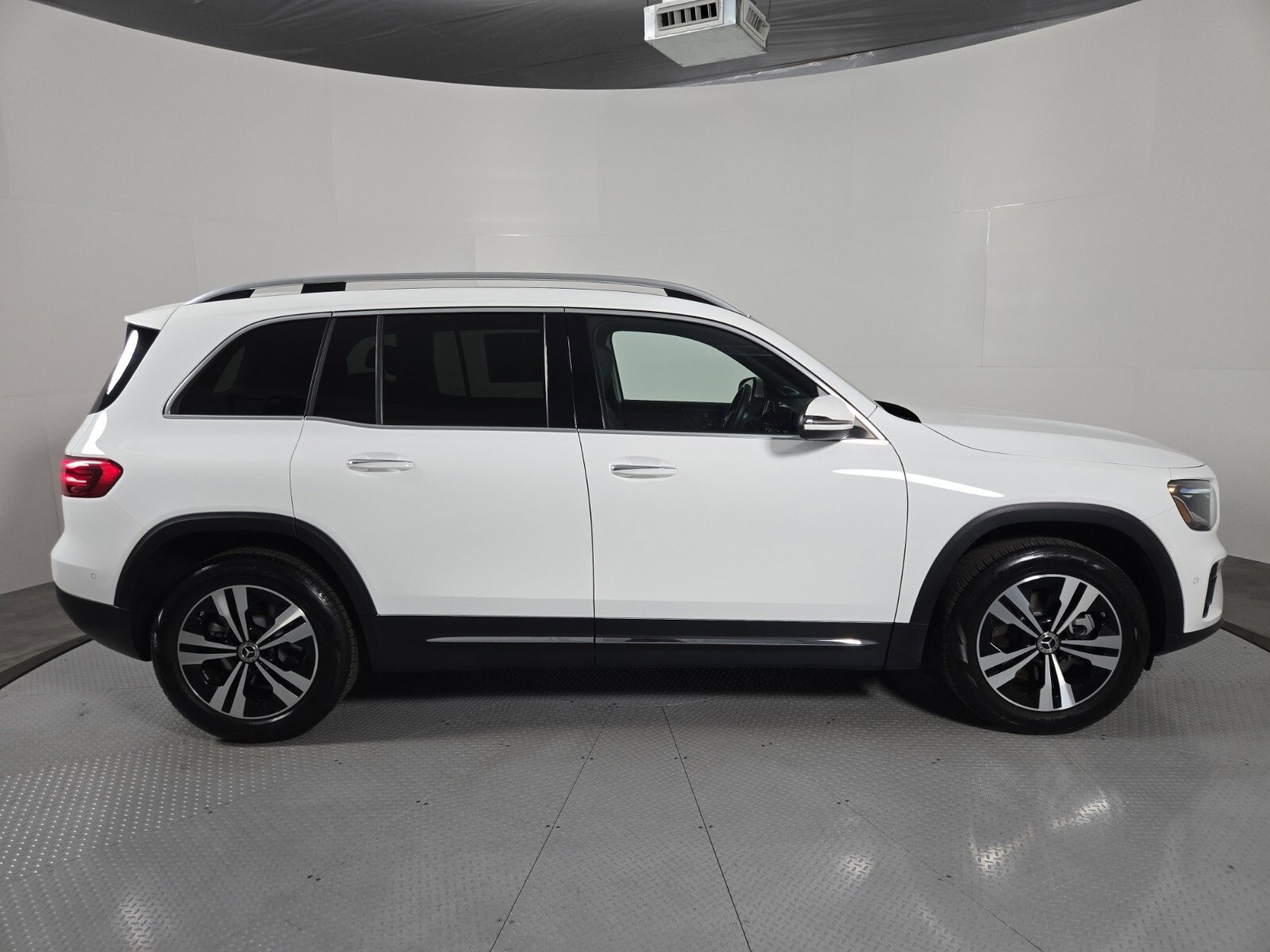 Used 2025 Mercedes-Benz GLB 250 image 4