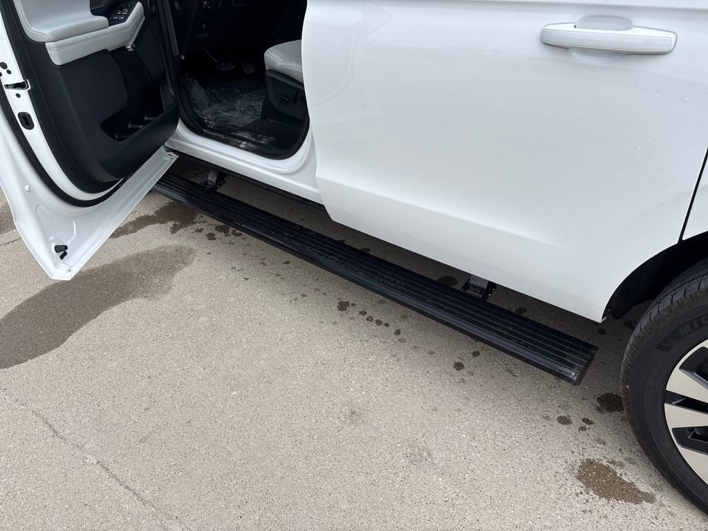 Used 2025 Ford Expedition Max Platinum w/ Driver's Package image 11