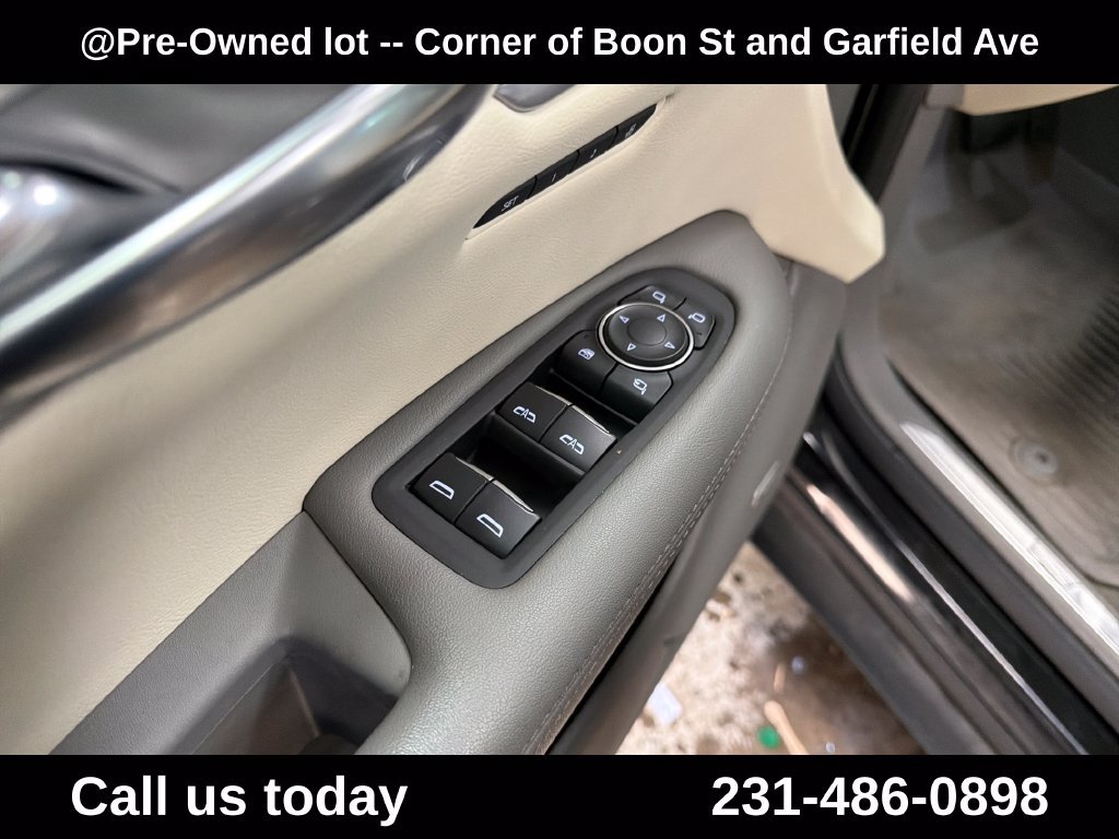 Used 2022 Cadillac XT5 Premium Luxury w/ LPO, Floor Liner Package AWD/4WD image 16