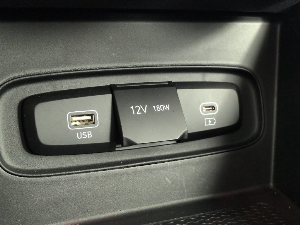Used 2024 Hyundai Venue SEL FWD image 34