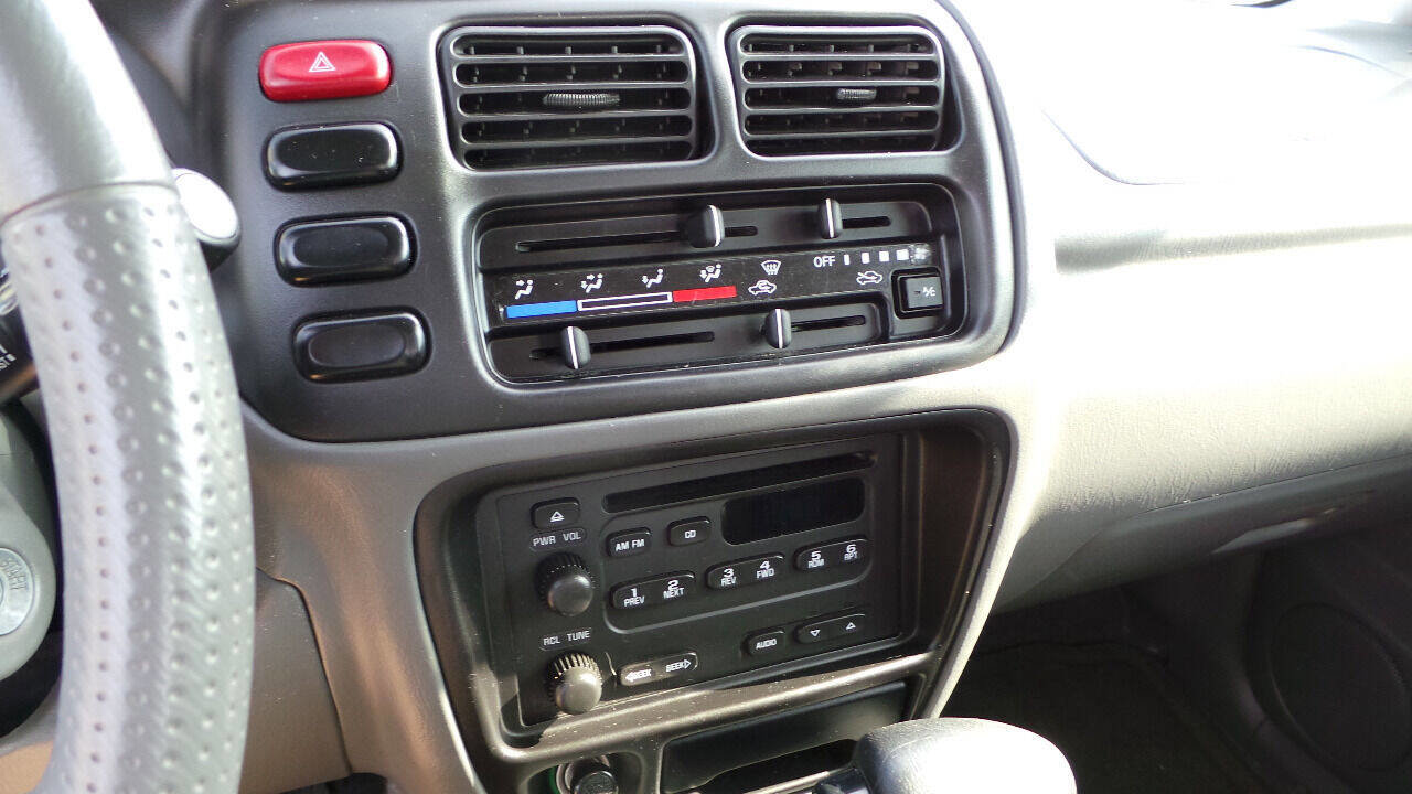 Used 2001 Chevrolet Tracker 4WD Convertible image 9