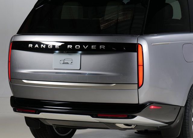New 2026 Land Rover Range Rover Long Wheelbase SE image 27