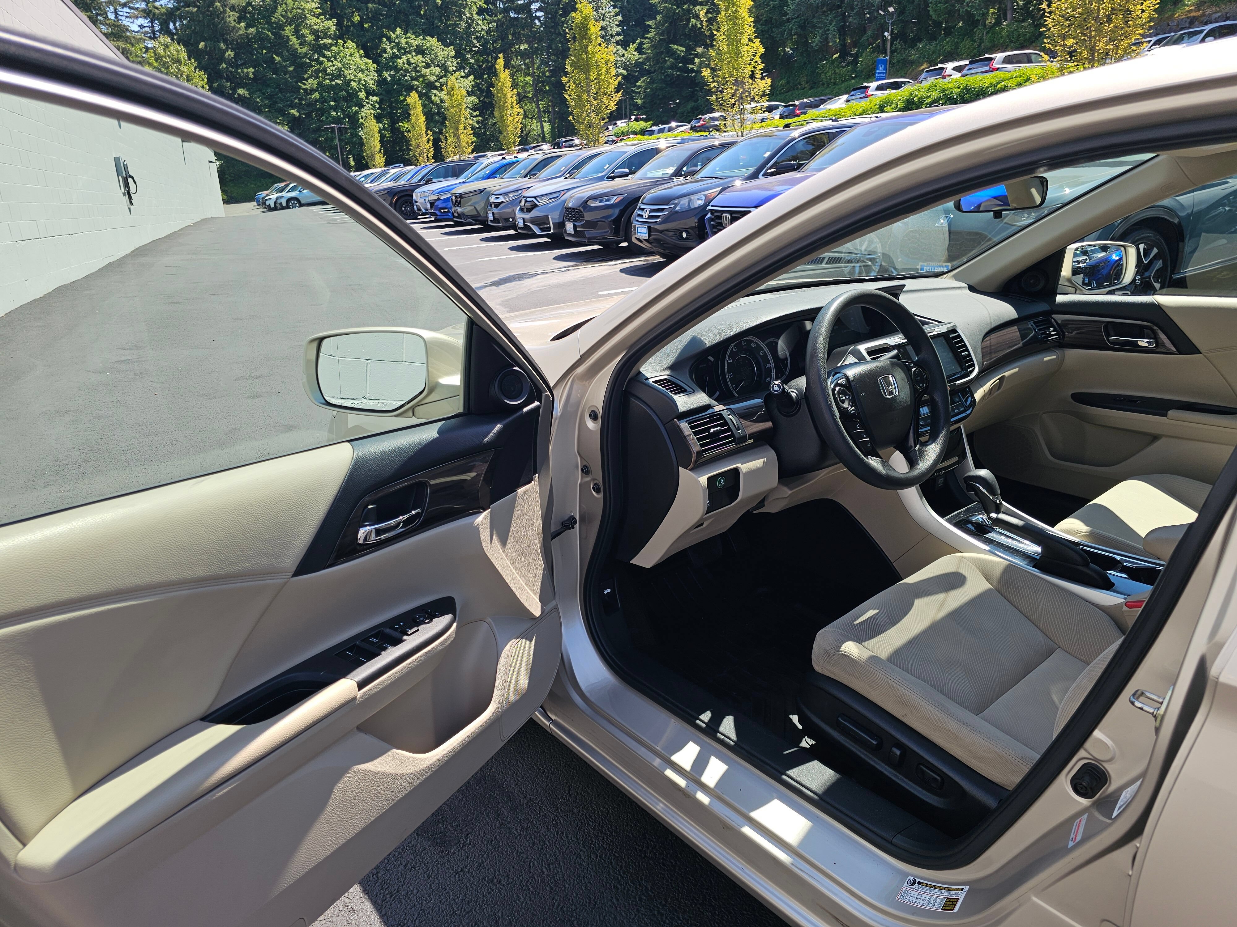 Used 2016 Honda Accord EX image 23
