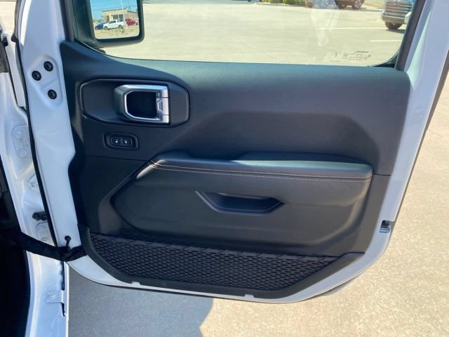 Used 2025 Jeep Wrangler Unlimited Sahara AWD/4WD image 16