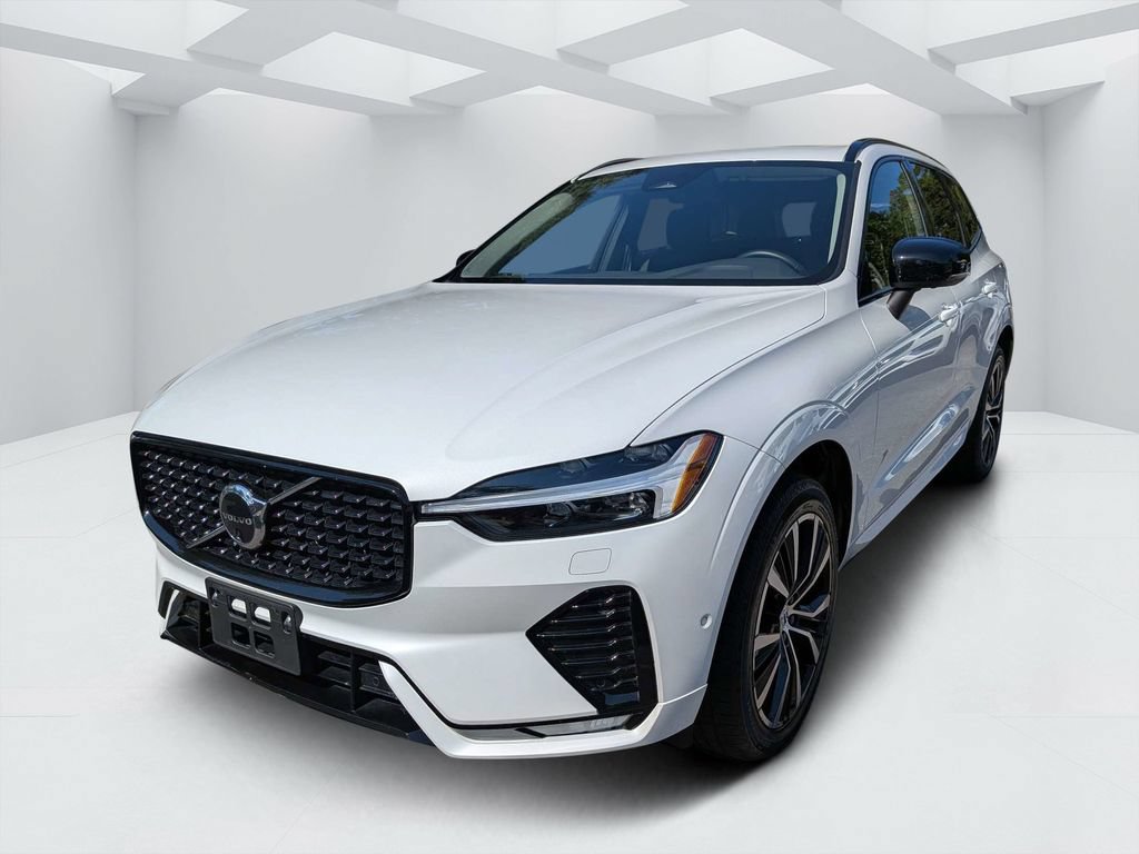 Certified 2025 Volvo XC60 B5 Plus AWD/4WD image 7