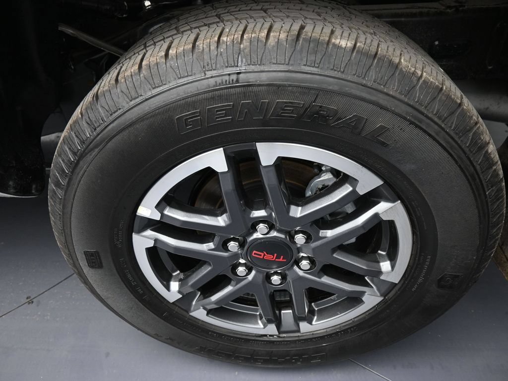 New 2024 Toyota Tacoma TRD Sport w/ TRD Sport Upgrade Package AWD/4WD image 15