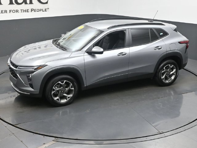 Used 2025 Chevrolet Trax LT FWD image 63