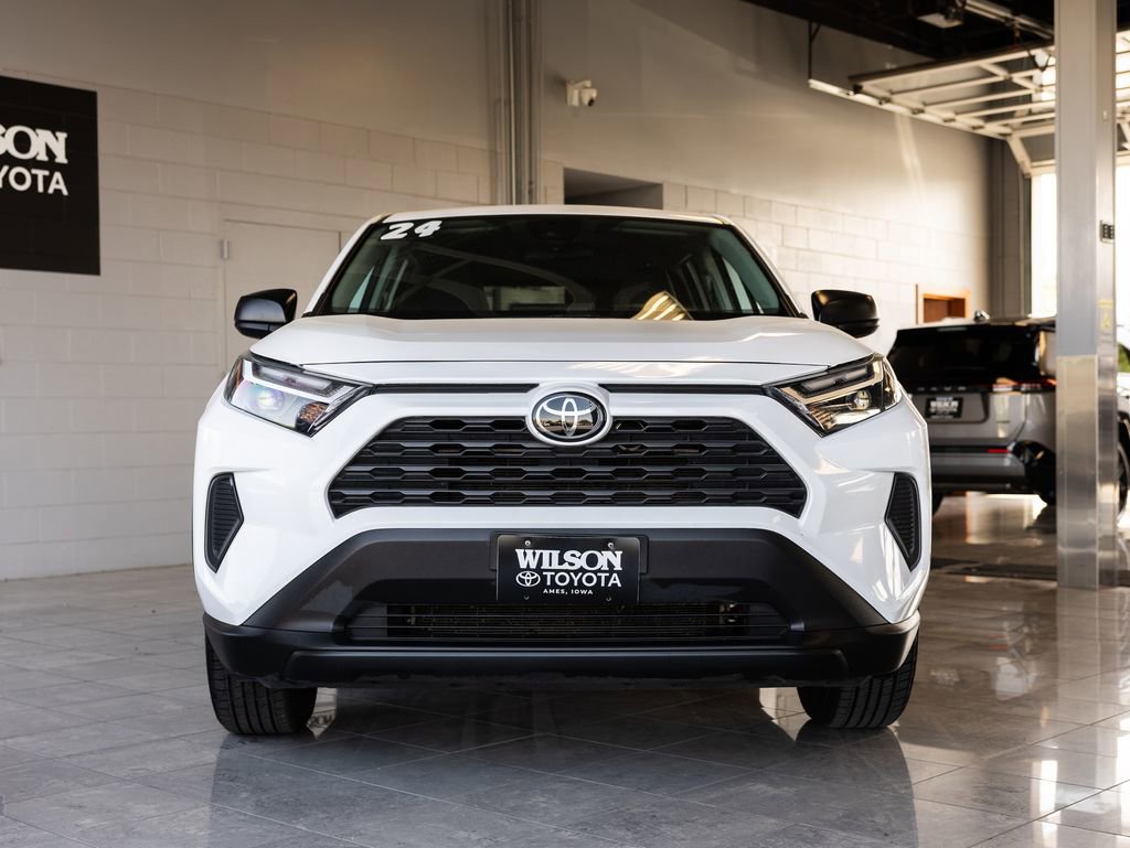 Used 2024 Toyota RAV4 LE AWD/4WD image 3