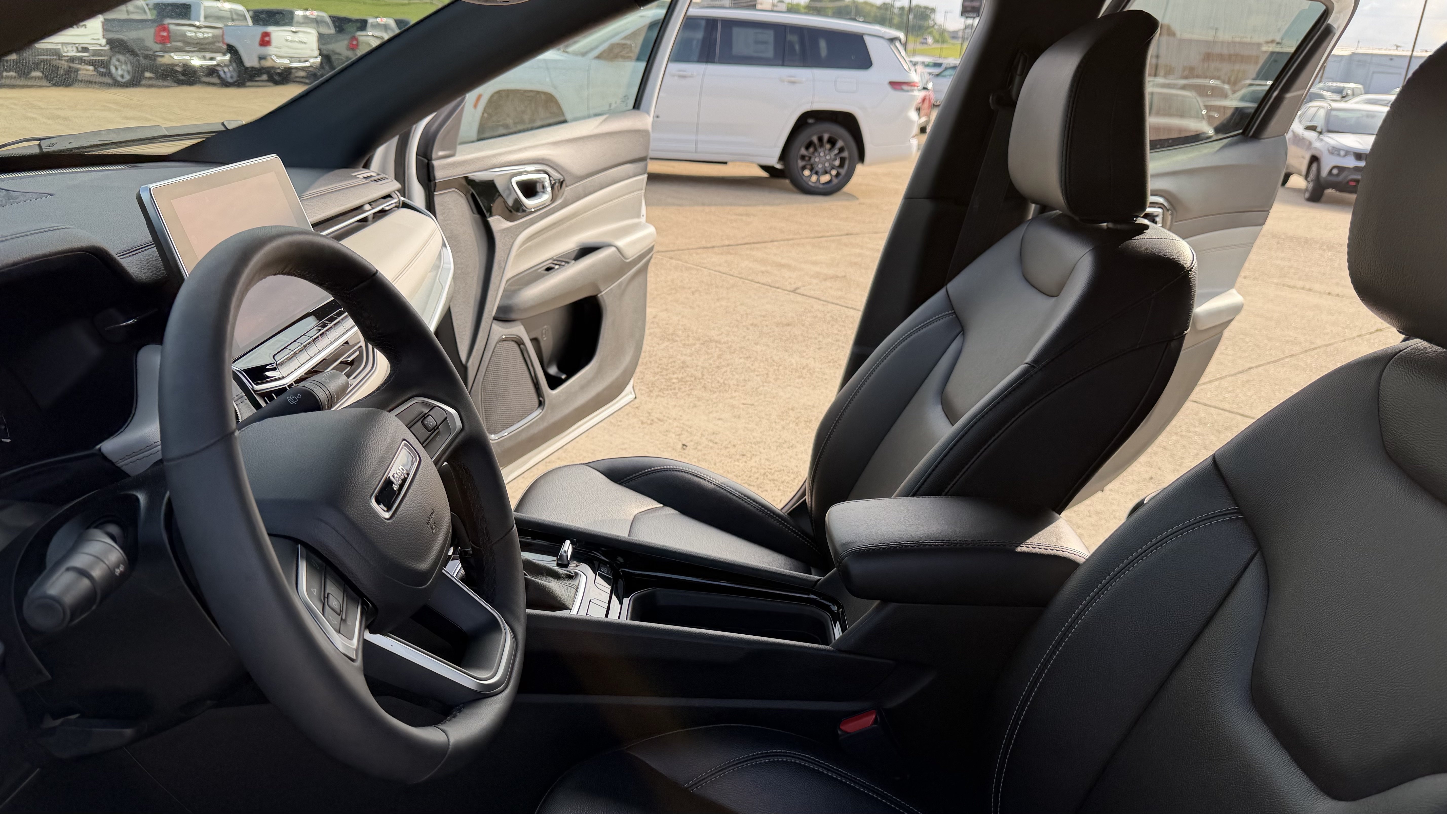 Used 2025 Jeep Compass Limited AWD/4WD image 13