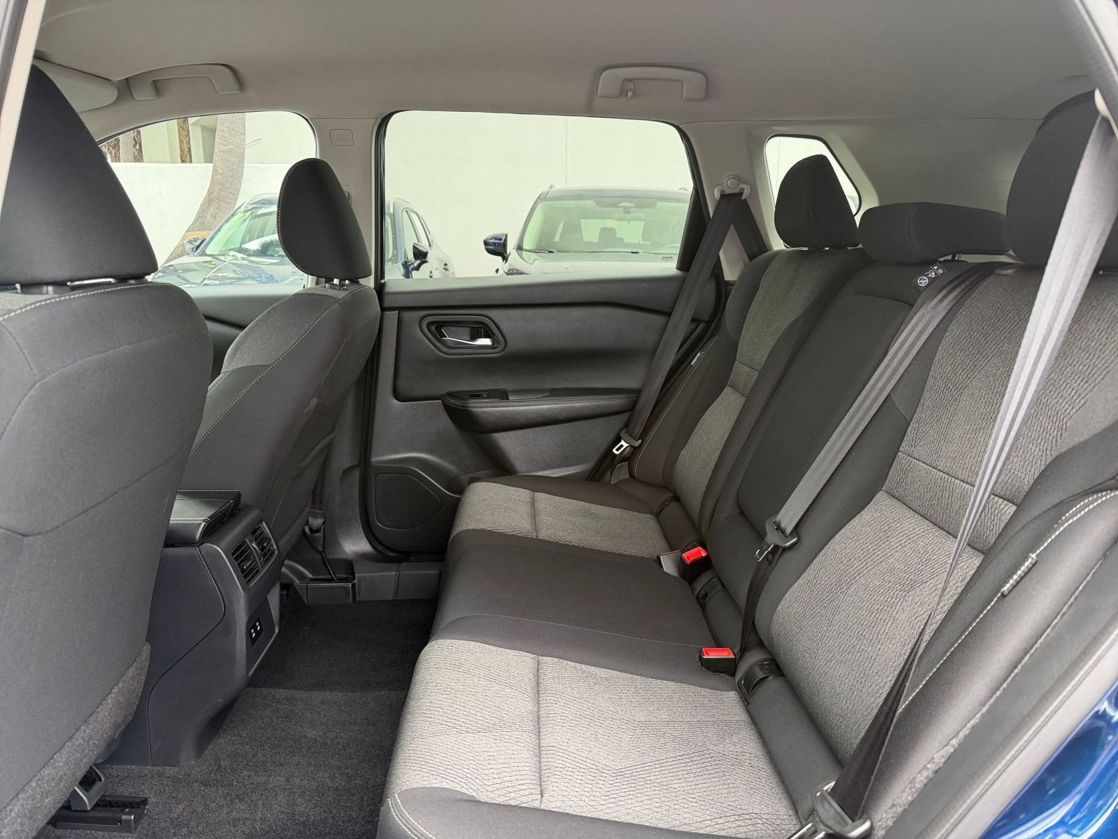 Used 2025 Nissan Rogue SV FWD image 28