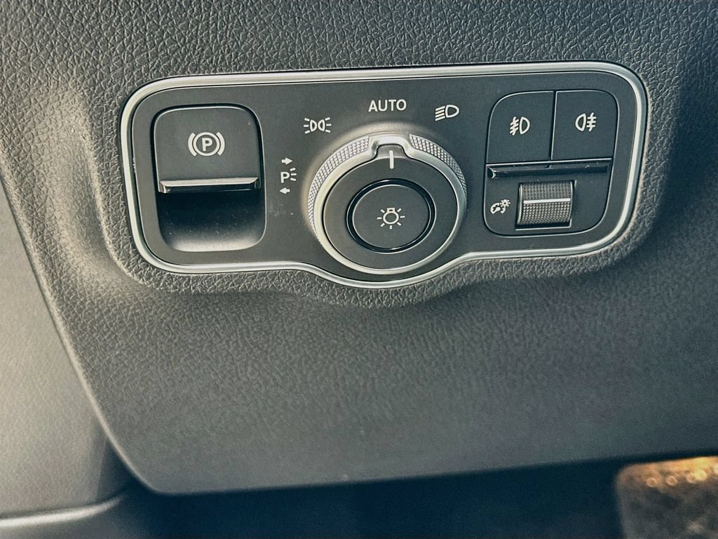 Used 2026 Mercedes-Benz GLB 250 image 10