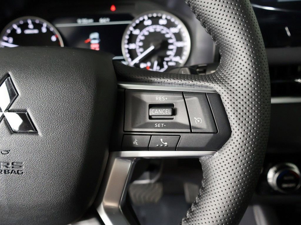 New 2026 Mitsubishi Outlander LE FWD image 39