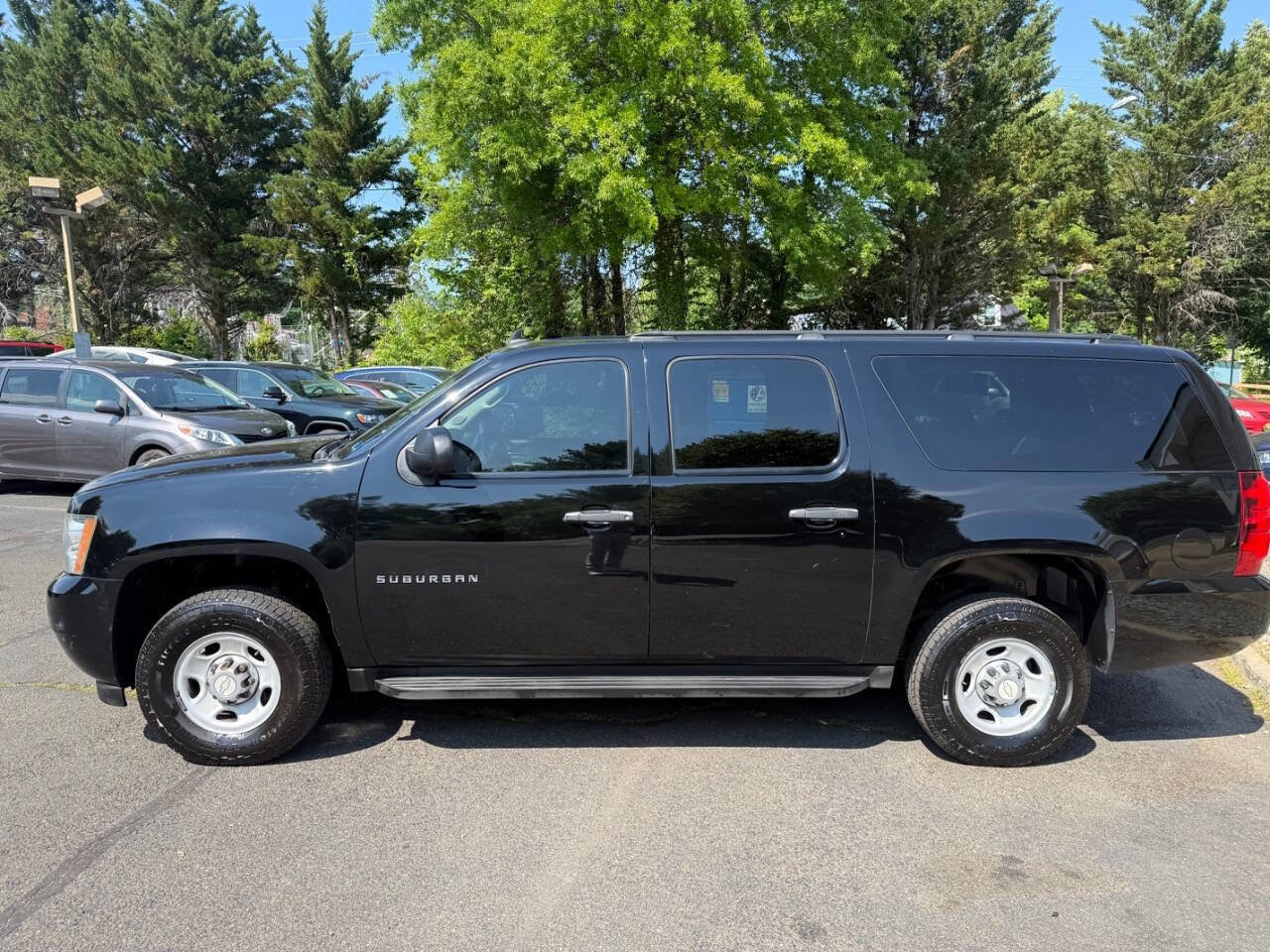 Used 2011 Chevrolet Suburban 2500 w/ Skid Plate Package AWD/4WD image 6