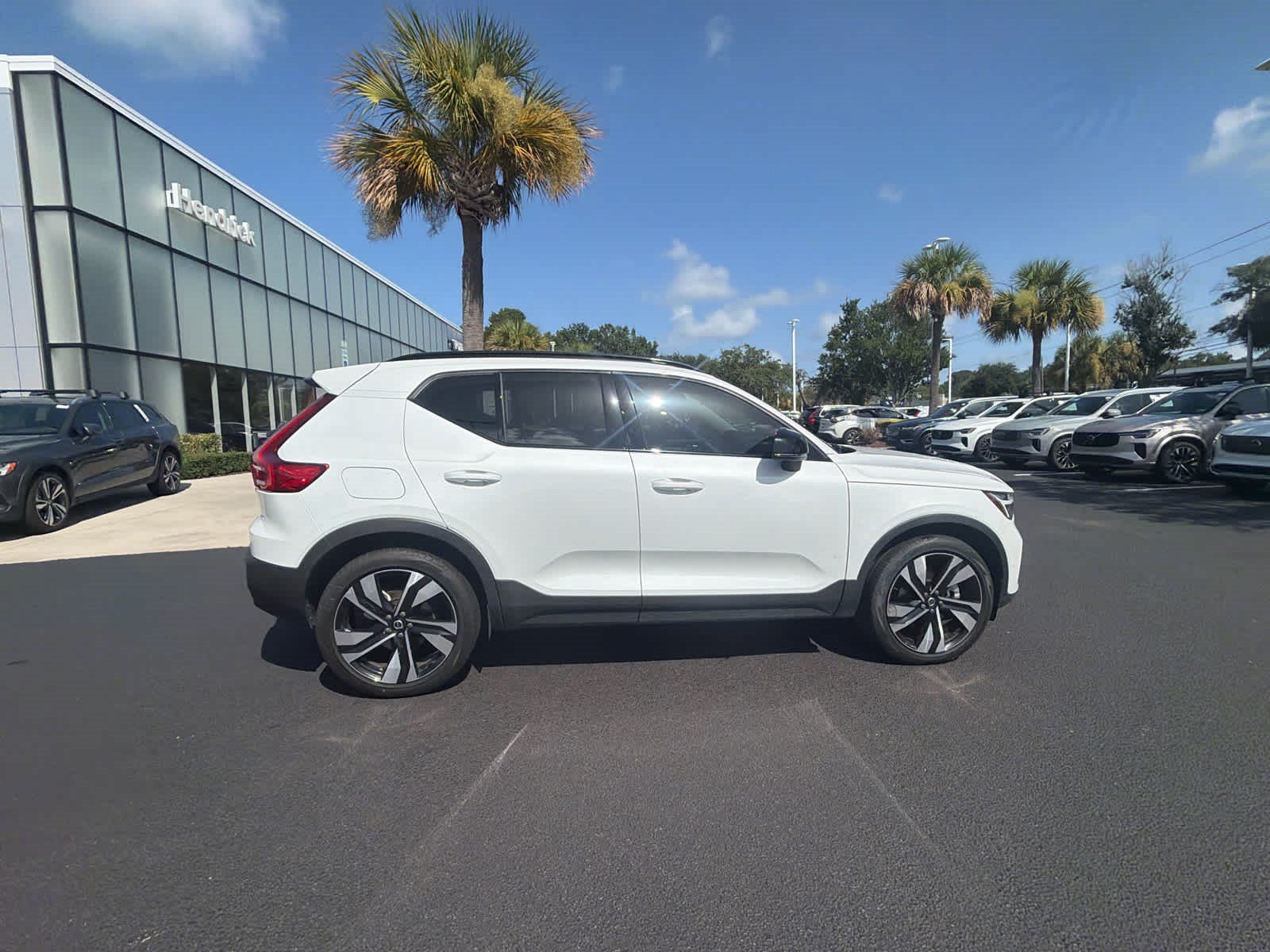 Certified 2023 Volvo XC40 B4 Plus w/ Protection Package Premier FWD image 24