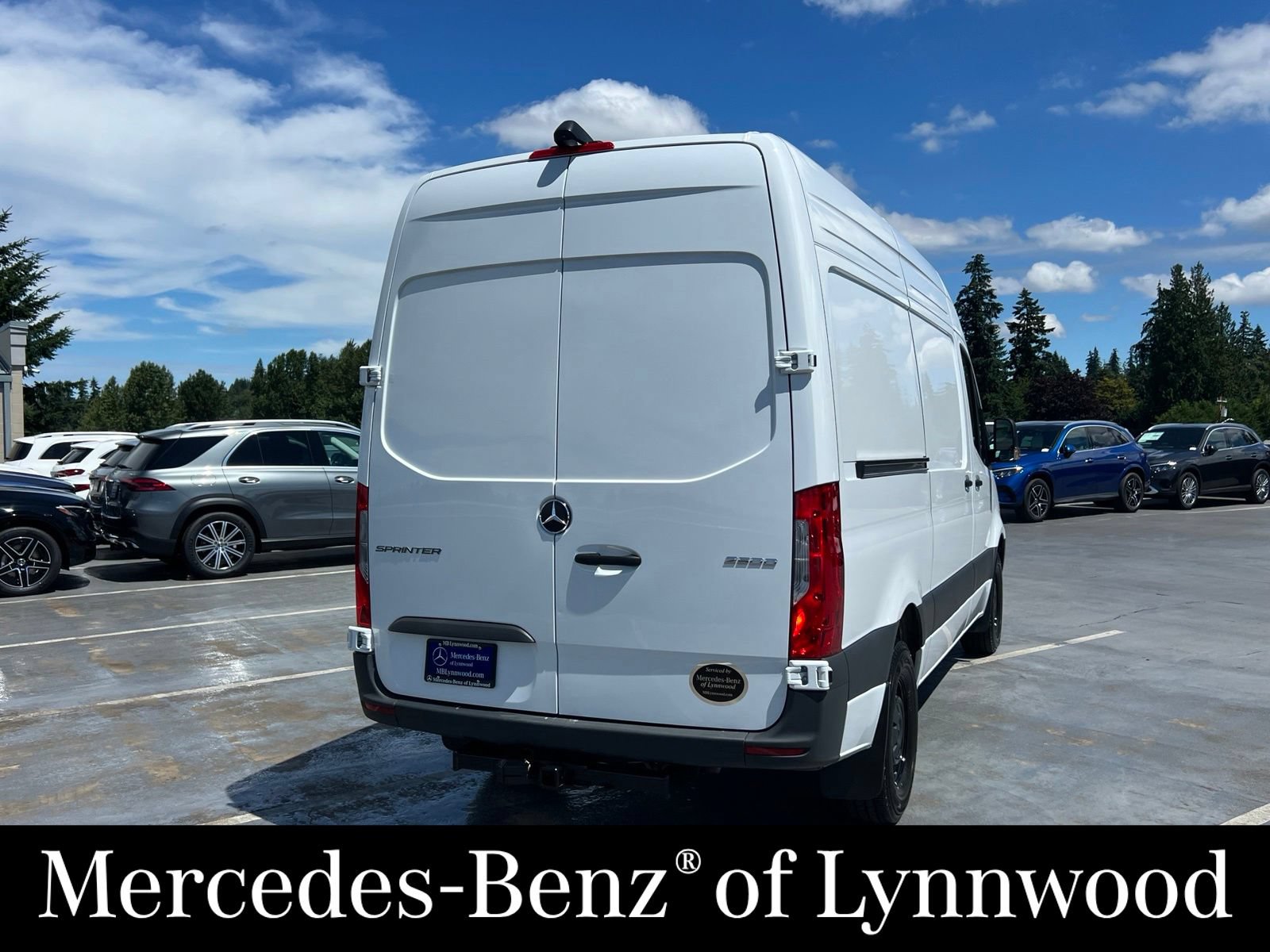 Used 2025 Mercedes-Benz Sprinter 2500 image 9