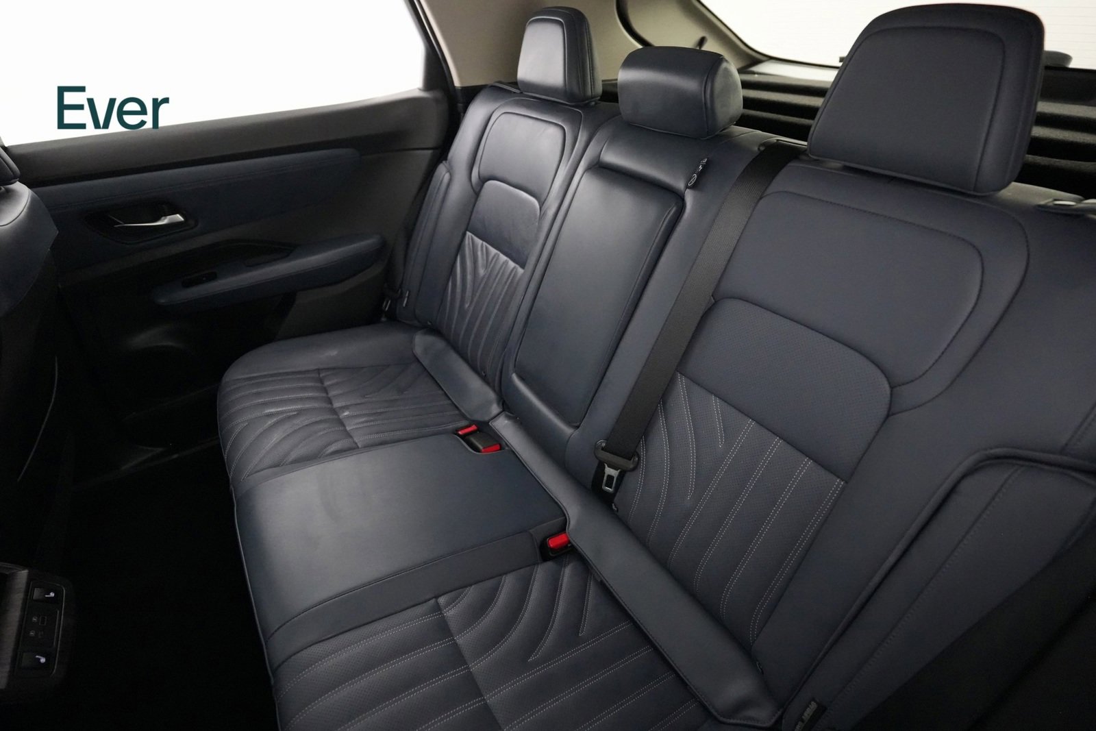 Used 2024 Nissan Ariya AWD image 10