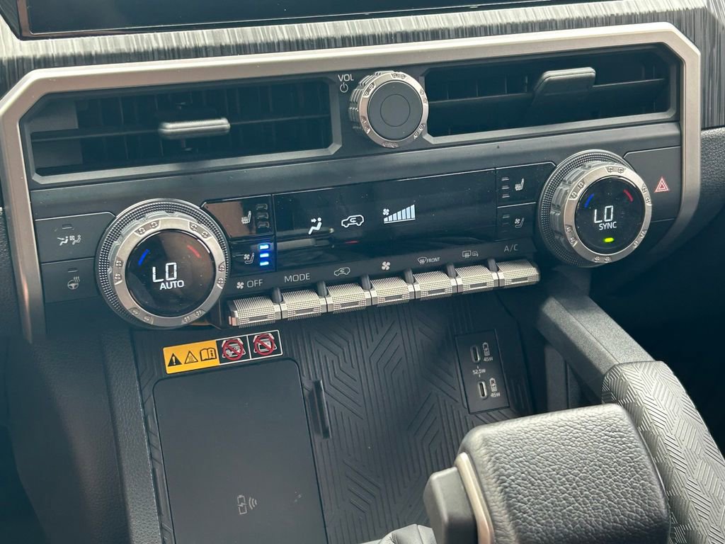 Used 2025 Toyota 4Runner Platinum AWD/4WD image 38