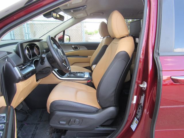 Used 2023 Kia Carnival LX image 19