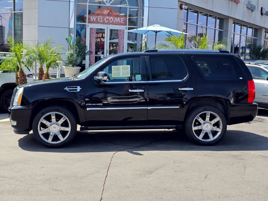 Used 2012 Cadillac Escalade Luxury RWD image 5