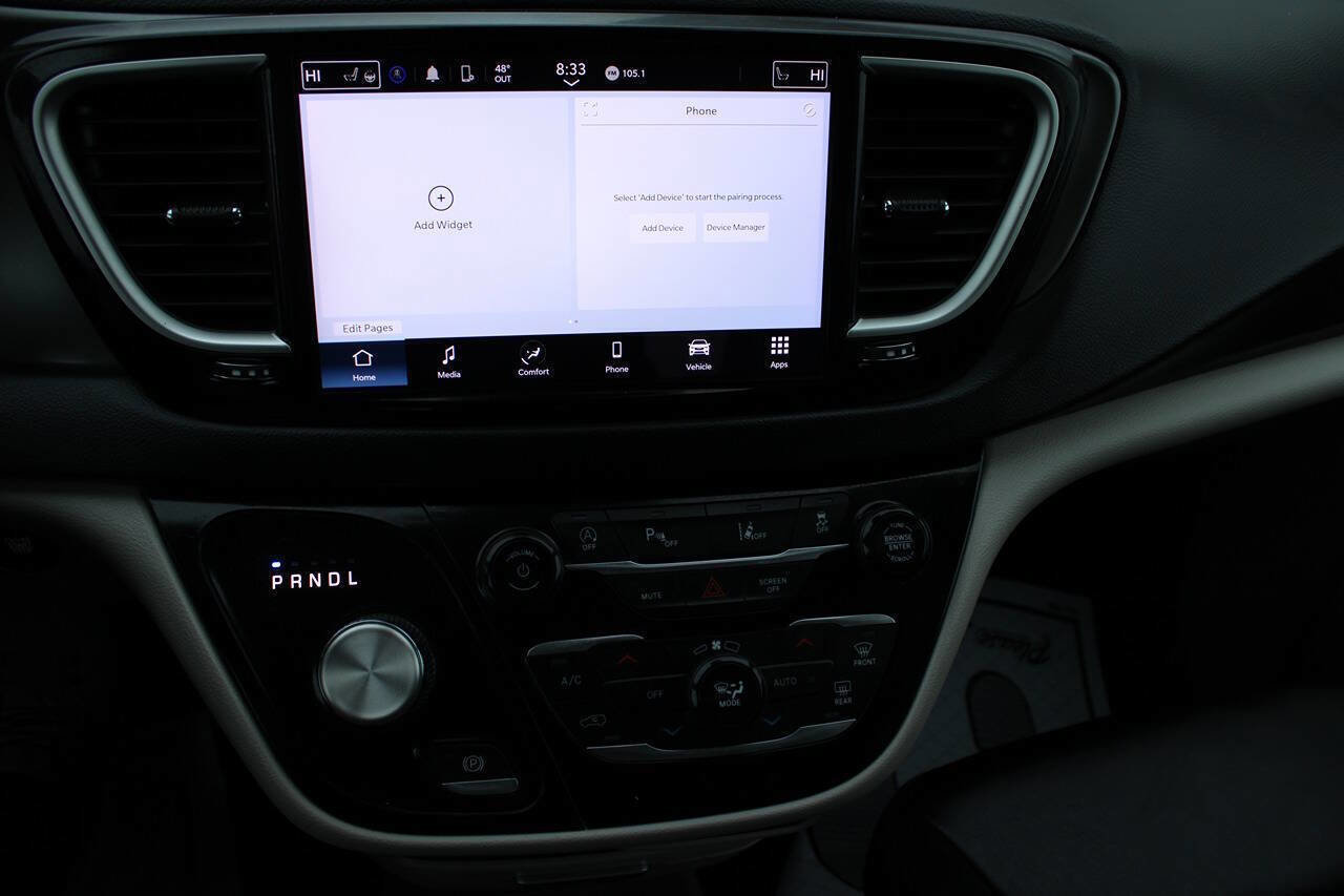 Used 2024 Chrysler Pacifica Touring-L image 16