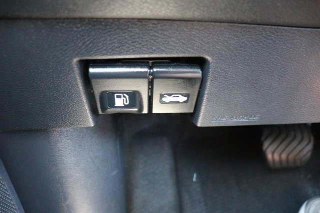 Used 2025 Nissan Versa SV FWD image 23