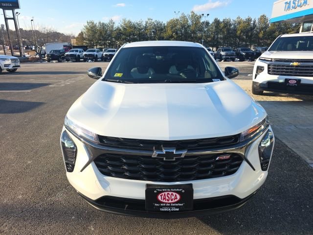 Used 2024 Chevrolet Trax RS image 2