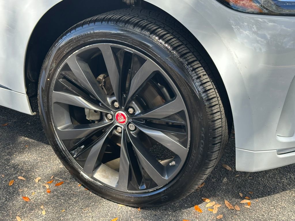 Used 2020 Jaguar F-PACE R-Sport image 59