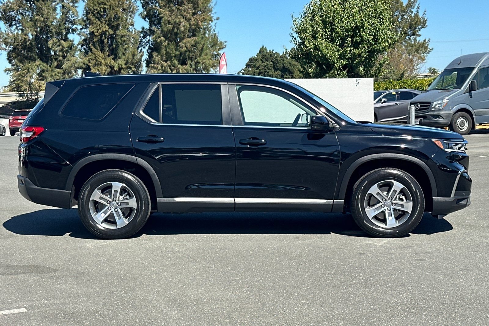 Used 2023 Honda Pilot EX-L image 3