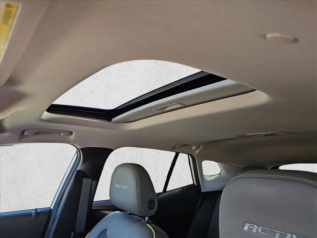 Used 2025 Chevrolet Trax ACTIV w/ Sunroof Package FWD image 14
