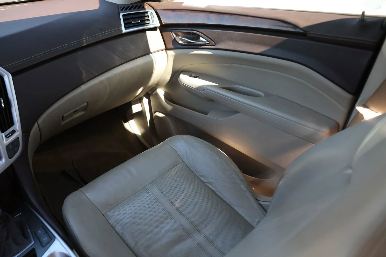 Used 2010 Cadillac SRX Luxury image 22