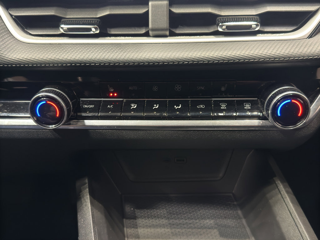 Used 2025 Chevrolet Equinox LT w/ Convenience Package II image 32